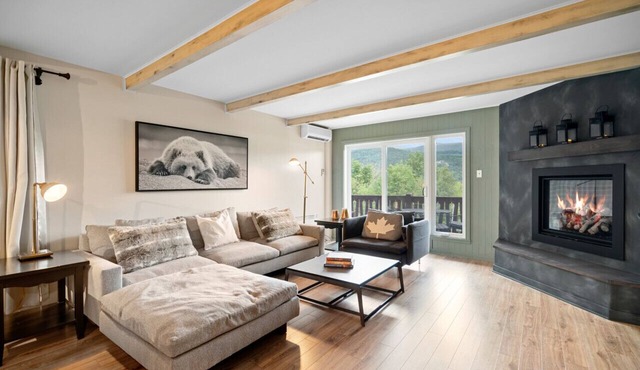 Cozy Condo Overlooking Mont Tremblant and the lake
