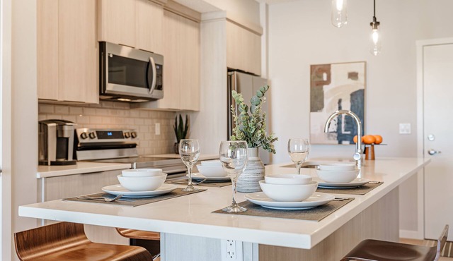 Cozy Condo w/AC, 2+1 (Junior) Beds, 15 mins to YYC