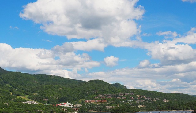 Cozy condo w/stunning Mont Tremblant mountain and lakeview