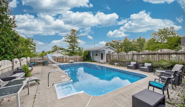 Cozy Cottage Retreat with HotTub, Heated Pool, Firepit, Ping Pong & Pool table