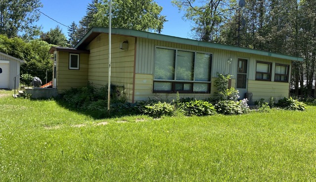 COZY COTTAGE WALKING DISTANCE TO LAKE SIMCOE & FRIDAY HARBOUR