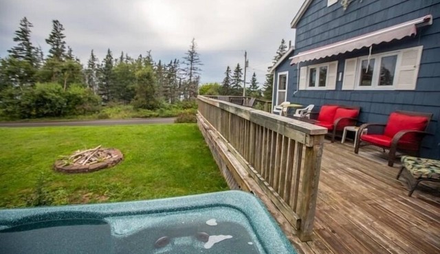 Cozy cottage with a hot tub on the bay of fundy