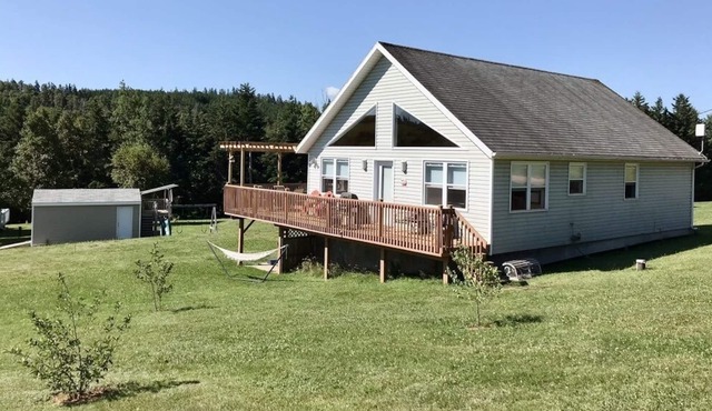 Cozy Cottage With Water View, Kayaks & Hot Tub On The Stanley River