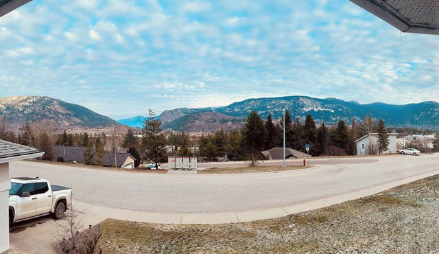 Cozy family home in central Castlegar