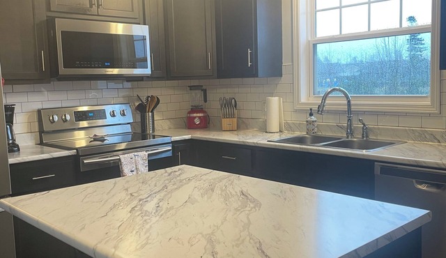 Cozy Family Home in the heart of Kensington. Close to all amenities!