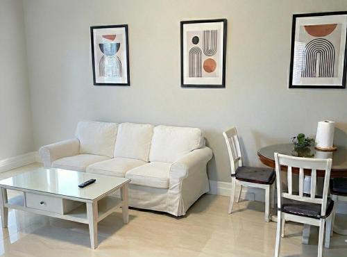 Cozy Guest 2-Bedroom Suite