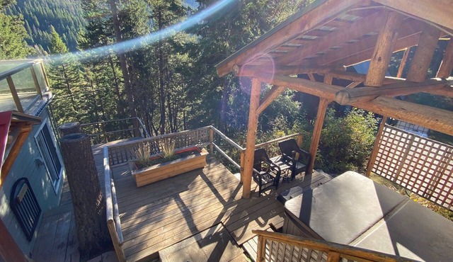 Cozy Home Like Cabin -10 minutes away from Manning Park Ski Resort