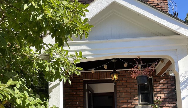 Cozy home Montreal-West/Ville st Pierre with wood fireplace!!!