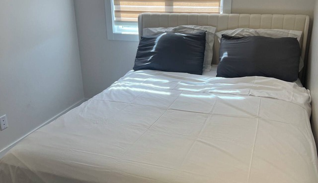 Cozy home near Calgary international airport