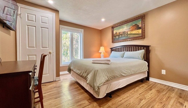 Cozy Home Near Transit & Hillcrest Mall with Free Parking