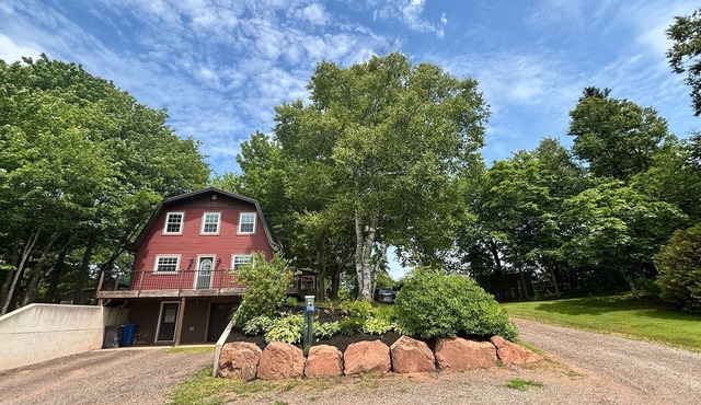 Cozy home on private lot, 10 minutes from Downtown Charlottetown!