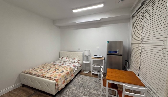 Cozy house in charming Toronto with WiFi, AC