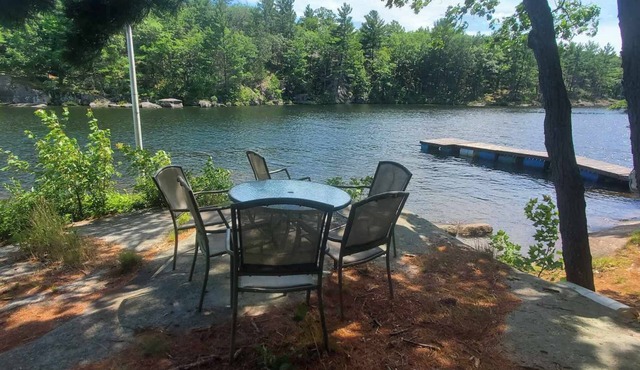 Cozy Lakeside Cabin on Kasshabog Lake, Pets Welcome!