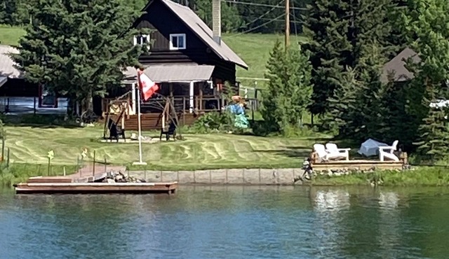 Cozy Lakefront Cabin on Sheridan Lake
