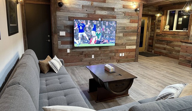 Cozy lakeside golf resort in Tobiano