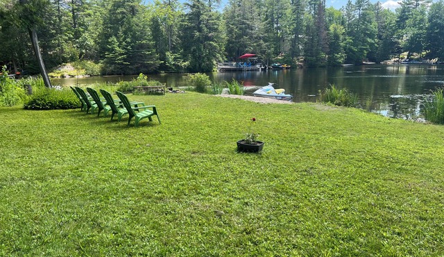 Cozy Lakeside Log Cabin with Large Deck and Sauna in Buckhorn