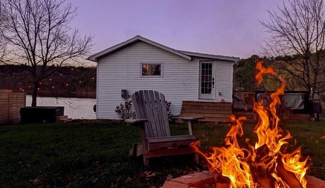 Cozy Modern Lake House w/Hot Tub! Pet friendly.