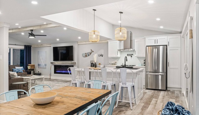 Cozy & Modern Oceanview Cottage W/hot Tub