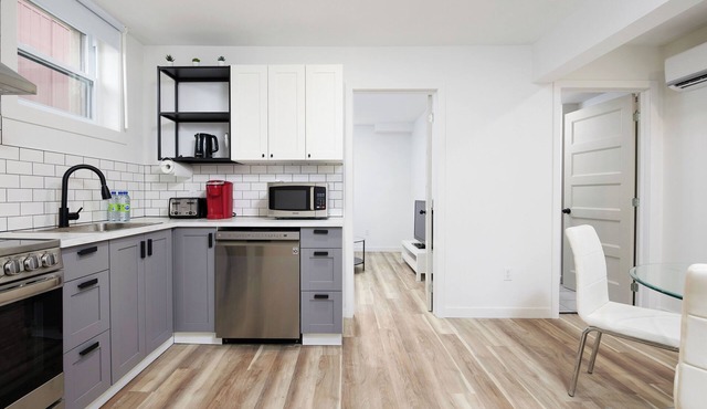 Cozy Montreal retreat in the charming neighborhood of Ahuntsic (5mn to Sauvé)