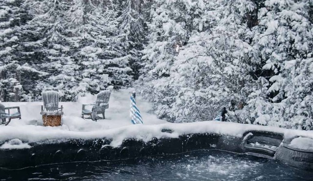 Cozy nature refuge with hot tub