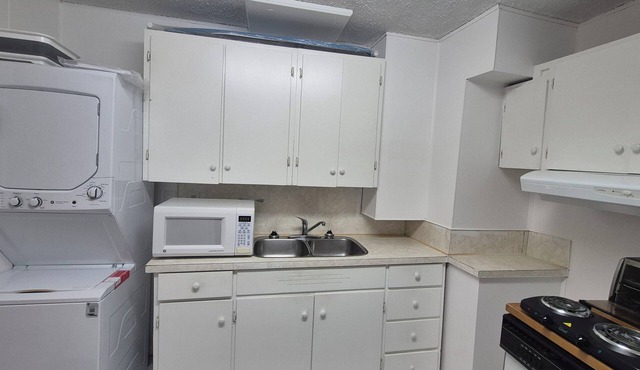 Cozy & Neat 1BR Suite– 5min Walk to Ksyen Reg Hosp | Ideal for Nurses & Visitors