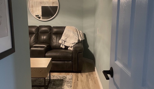 Cozy new studio - 5 mins from Lake Huron beaches
