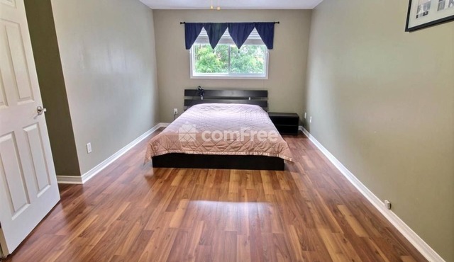 Cozy & Peaceful 5 Bedroom House in Orleans, Ottawa