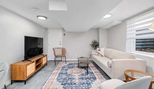 Cozy & Pet Friendly 2BR w/parking, mins from highway.