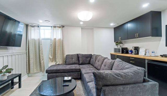 Cozy & Private Basement Suite with All Amenities