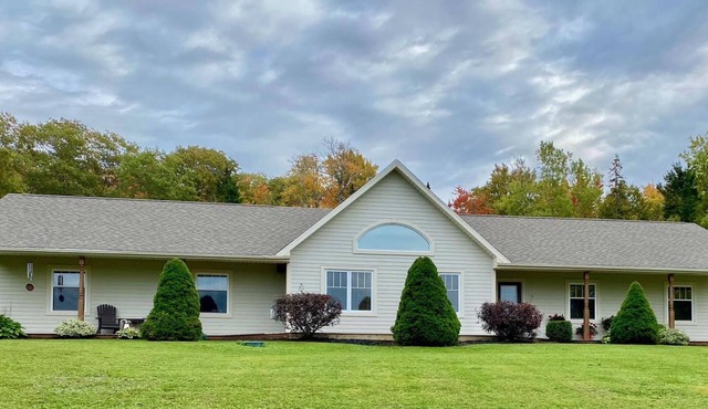 Cozy & Private Countryside home close to the City as well as beaches/attractions