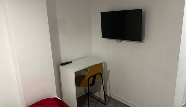 Cozy Private Den in Ajax