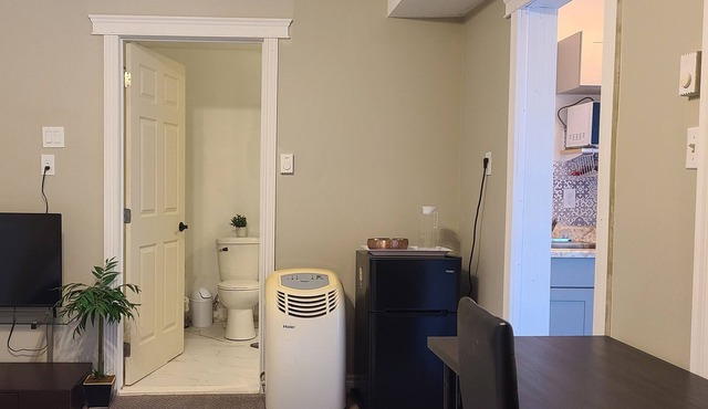 Cozy & private guest suite in Portland Estate, close to lakes, trails &shopping