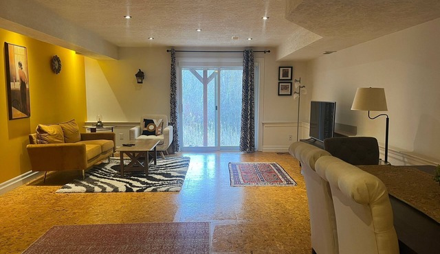 Cozy Private One-Bedroom Walkout Basement
