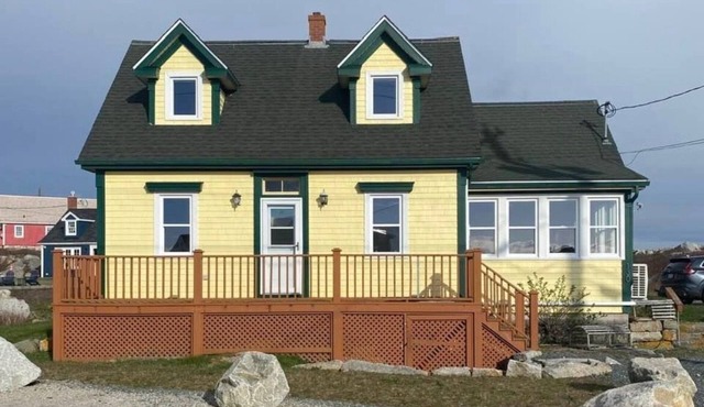 Cozy Private Room at Meg Inn Peggys Cove
