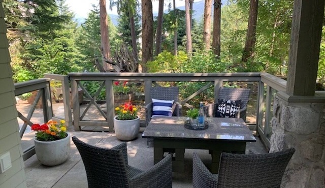 Cozy, private Whistler townhome -2 min drive from the heart of whistler village!