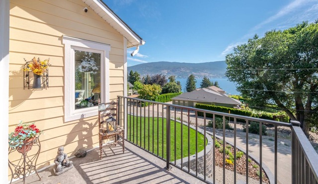 Cozy, Quaint Home With Stunning Views , 5 Minutes Walk To The Lake