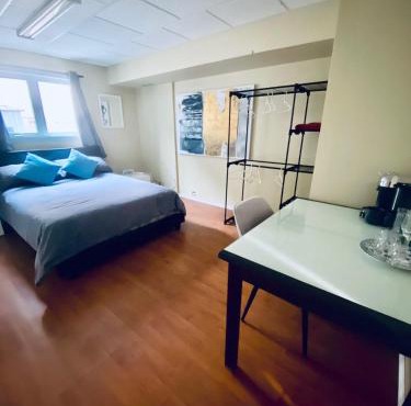 Cozy Queen Suite Near Okanagan Lake
