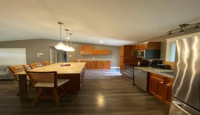 Cozy Ranch Bungalow w/HotTub, 30+ day stays!