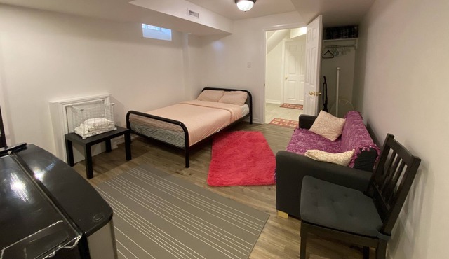 Cozy Renovated Studio Room with private entrance