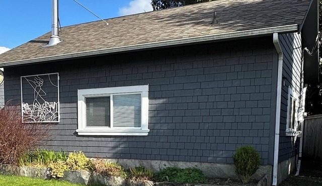 Cozy Seaview Cottage in Port Renfrew, Steps to the Beach