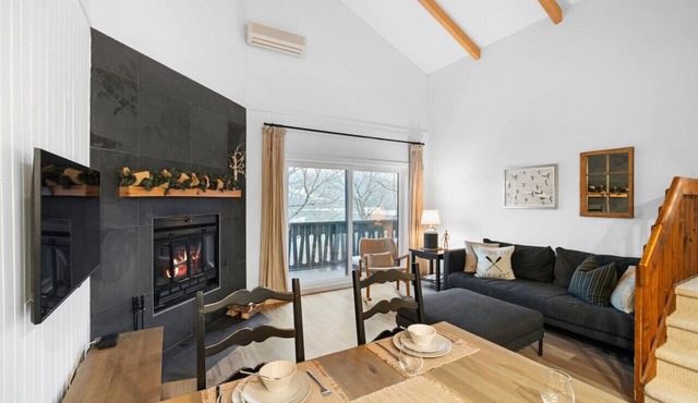 Cozy & Simple Condo with Views of Mont-Tremblant