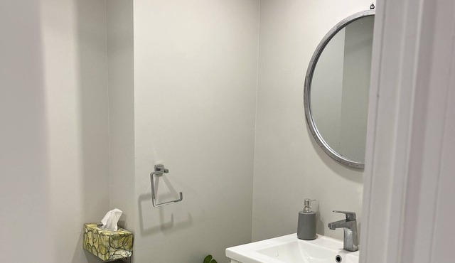 Cozy Urban Private Room in Lachine