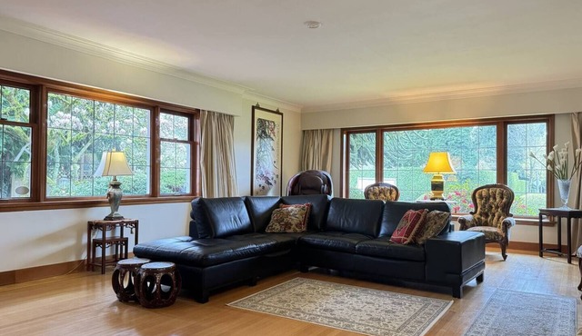 Cozy Vintage 7BR Home with Sunny Backyard