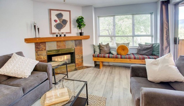 Cozy Whistler Village 1BR:Sleeps 2,Free Parking, Near Shops and More!