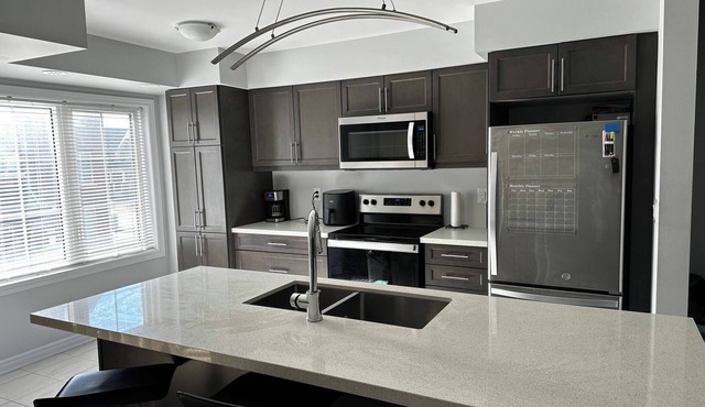 Cozy Whitby Retreat - 2 Bedroom Private House