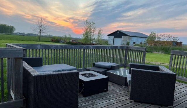Cozy Wine Chateau-Niagara on the lake W/Fire table