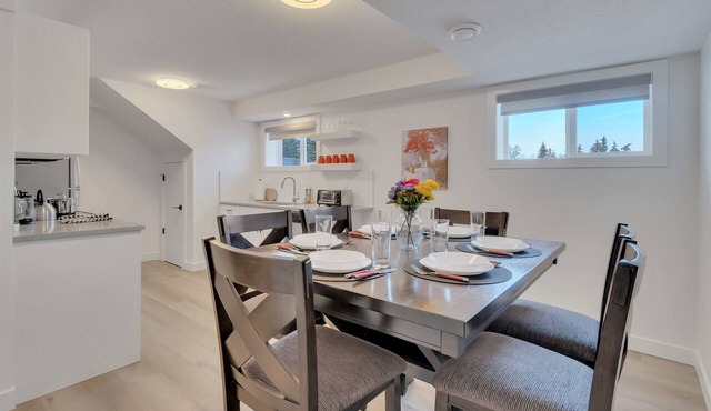 Crawford -Trendy 3-BR Suite, Central | Wi-Fi & TV