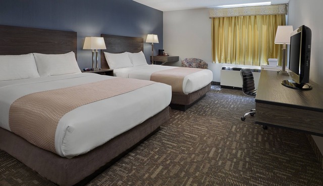 Crestwood Hotel