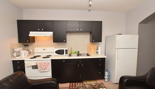 Cute private suite in an upscale neighbourhood
