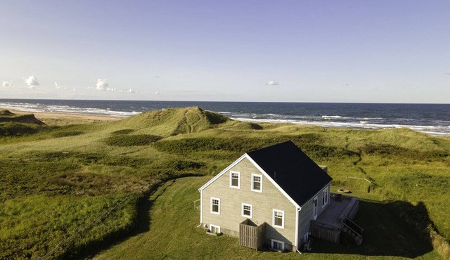 Darnley by the Dunes - oceanfront walk to beautiful beach - great for families